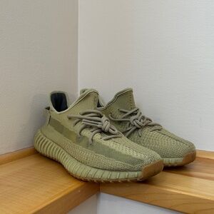 Adidas Yeezy Boost 350 V2 - Sulfur